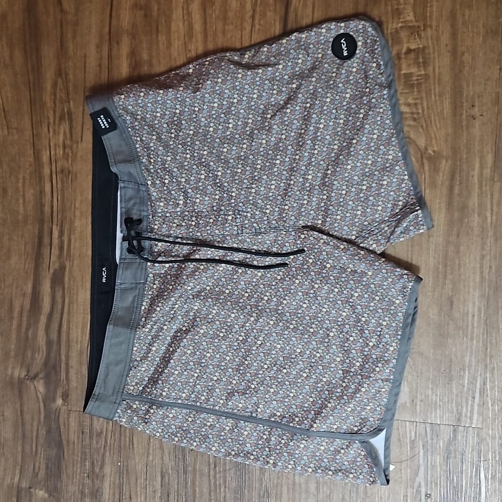 NWT Men's RVCA "Freeport Trunk" W 38" L 16" Lots of Flowers
